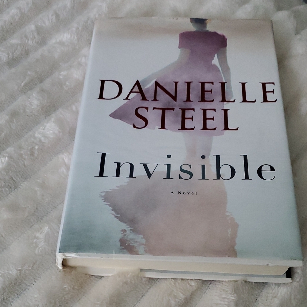 🎈Danielle Steel 'Invisible' Hardcover Book🎈